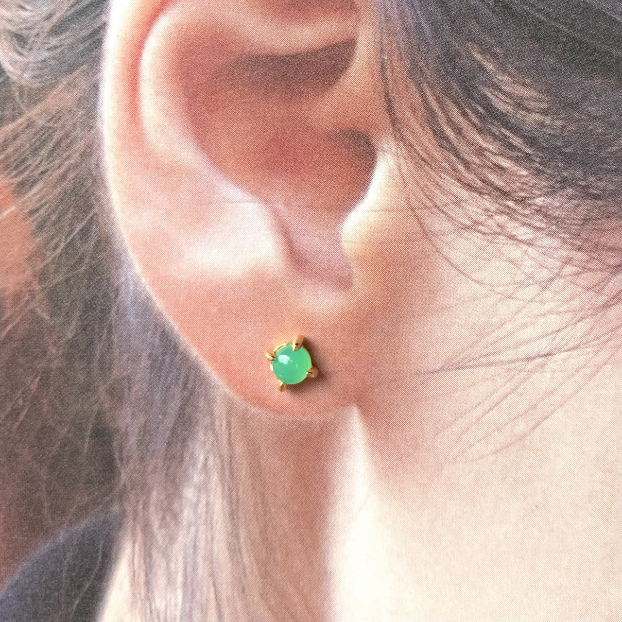 ピアス 4mm 宝石質